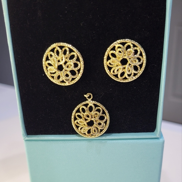 Xuping Elegant Gold Filigree Jewelry Set - Picture 1 of 1